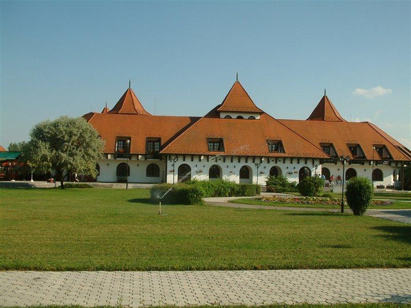 Hortobagy Club Hotel Exterior photo