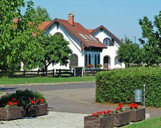 Hortobagy Club Hotel Exterior photo