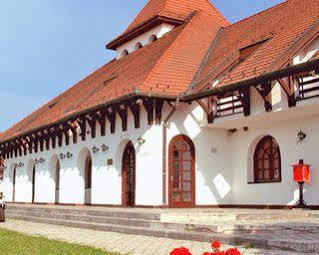 Hortobagy Club Hotel Exterior photo